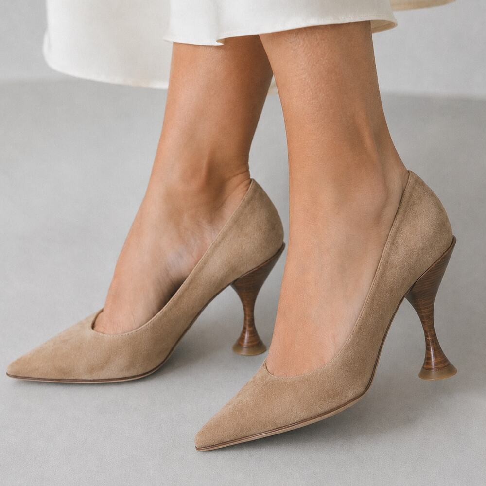 Burberry Leather Suede Pointed Toe Pumps Womens EU 39.5/US 9.5 Beige High Heel